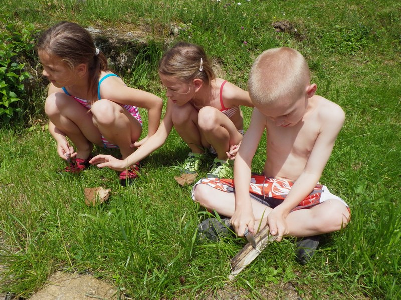 2013_06_15_10_vyřezáváme_lodičky_01